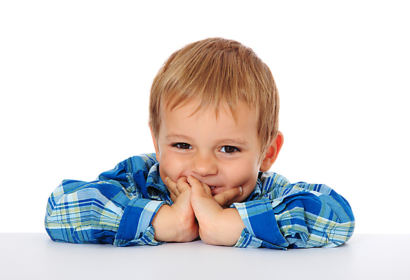 포토 JPG 해외이미지 백인 행복 유럽 어린이 한명 미소 웃음 소년 청춘 육아 자녀 찡그림 수줍음 흰배경 긍정 걸음마 해외202004 해외포토 서양인 1 남자 감정 나라 백그라운드 컨셉 모션 표정 사람 흰색 파일형식 이미지허브