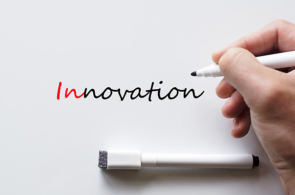 포토 JPG 해외이미지 손 교육 컨셉 비즈니스 통신 상상 성공 아이디어 창조 사람 사람없음 빨간색 힘 정보 계획 대표 스마트 화이트보드 비전 해결 혁명 개발 발명 지능 필기체 해외202004 해외포토 문자 컬러 신체부위 파일형식 이미지허브