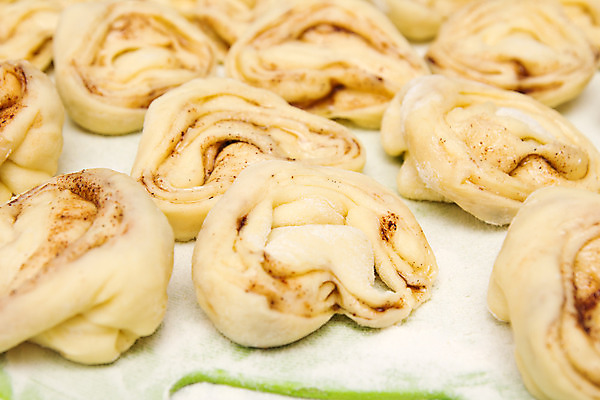 포토 JPG 해외이미지 접시 음식 요리 사람없음 갈색 주방 빵집 흰색 양념 맛 난로 가루 준비 반죽 밀가루 먼지 레시피 흙더미 번 수유 시나몬 해외202004 해외포토 식기 빵 컬러 컨셉 상점 흙 난방기 파일형식 더미 이미지허브