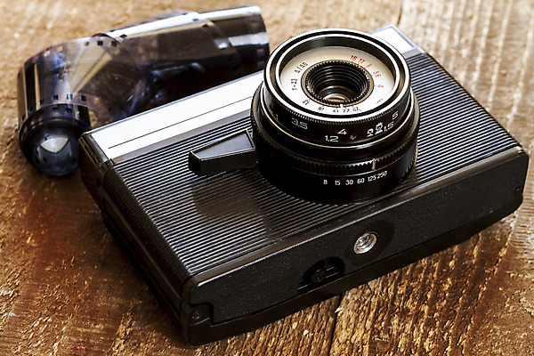 포토 JPG 해외이미지 전통 디자인 조각 백그라운드 탁자 프레임 사람없음 목재 옆모습 카메라 우주 검은색 사진촬영 공백 장비 수확 골동품 거친 클래식 가죽 두루마리 필름 영화 향수 오브젝트 그림 복고 찢어짐 시들음 구식 그런지 부정적 회복 해외202004 해외포토 나무 감정 뷰포인트 컬러 가구 컨셉 농업 재료 모션 문화예술 전자제품 촬영 화장품 파일형식 이미지허브