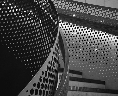 포토 JPG 해외이미지 실내 나선형 핀란드 사람없음 쇼핑 계단 검은색 소리 흰색 센터 쇼핑몰 필터 헬싱키 해외202004 해외포토 컬러 무늬 북유럽 내부 파일형식 이미지허브