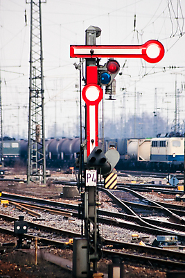 포토 JPG 해외이미지 접시 교통시설 안전 사람없음 야외 빨간색 세로 빛 금속 기계 수확 역사 재산 정지 심볼 향수 사인 신호 시스템 팔 바둑 서명 구식 그만 루트 옛날 제어 해외202004 해외포토 식기 컬러 교통 농업 모션 재질 놀이 신체부위 금융 화장품 시설 파일형식 이미지허브