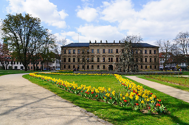 포토 JPG 해외이미지 식물 구름 공원 꽃 유럽 자연 하늘 독일 풍경 사람없음 정원 봄 대학교 강렬 바이에른 해외202004 해외포토 자연요소 계절 공공시설 나라 학교 생태계 파일형식 이미지허브