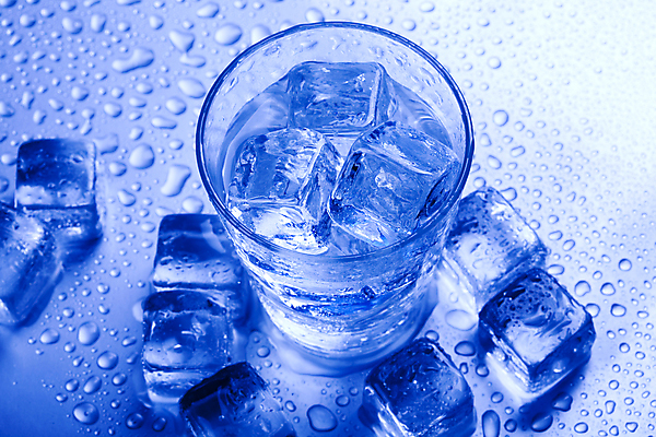 포토 JPG 해외이미지 음료 사람없음 물 파란색 얼음 블록 칵테일 투명 액체 크리스탈 큐브 오브젝트 정사각형 고체 해외202004 해외포토 자연요소 도형 컬러 주류 광석 파일형식 이미지허브