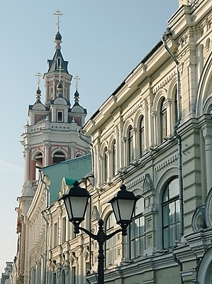 포토 JPG 해외이미지 전통 외관 유럽 기독교 종교 문화 여행 십자가 건축양식 하늘 거리 사람없음 야외 건물 도시풍경 교회 탑 도시 역사 러시아 러시아인 모스크바 옛날 해외202004 해외포토 서양인 건축물 건축 나라 종교건축 풍경 파일형식 이미지허브