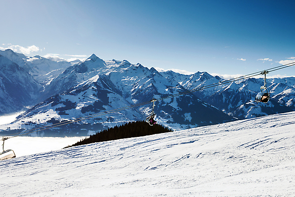 포토 JPG 해외이미지 나무 응시 유럽 스포츠 십자가 겨울 교통시설 자동차 자연 하늘 날씨 휴가 스키 산 파노라마 사람 풍경 경사 사람없음 야외 목재 파란색 햇빛 여행객 맑음 장비 추위 흰색 오스트리아 숲 언덕 휴양지 알프스 리프트 지역 선로 절정 해외202004 해외포토 식물 시선 계절 나라 육상교통 컬러 교통 재료 겨울스포츠 촬영기법 태양 장소 시설 생태계 파일형식 이미지허브