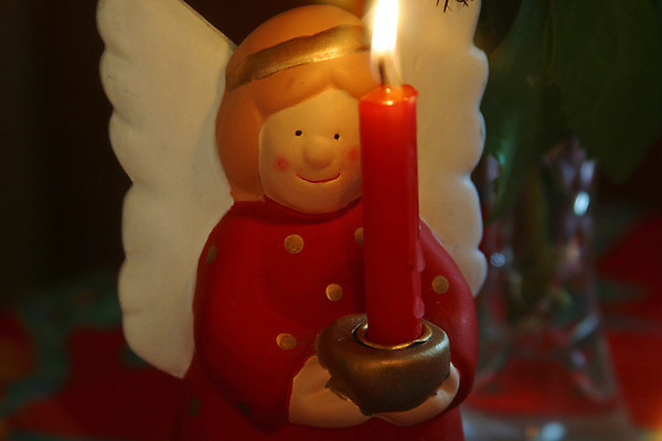 포토 JPG 해외이미지 행복 종교 크리스마스 날개 휴가 천사 기념 사람없음 장식 빨간색 빛 교회 평화 성경 기도 아기 아빠 성자 야간 신성 신앙심 해외202004 해외포토 자연요소 기념일 감정 컬러 컨셉 종교용품 가족 종교건축 사람 건물 파일형식 이미지허브