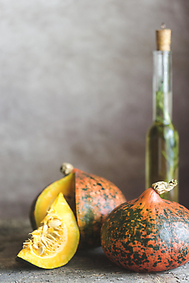 포토 JPG 해외이미지 식물 음식 조각 백그라운드 십자가 2 농업 다이어트 채소 오렌지 부분 유리 호박 건강 요리 사람없음 목재 초록색 농작물 노란색 정원 할로윈 수확 가을 시골 신선 원형 자르기 허브 홋카이도 유기농 올리브 추수감사절 로즈메리 내추럴 채식주의자 해외202004 해외포토 도형 나무 웰빙 계절 열매 산업 기독교 컬러 과일 재료 모션 재질 일본 채식 파일형식 이미지허브