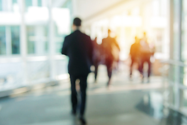 포토 JPG 해외이미지 직업 남자 이동 회사 비즈니스 건축양식 사업가 난간 모션 바닥 사람 정장 성인 사람없음 사무실 반사 걷기 흰색 업무 비즈니스맨 비즈니스우먼 복도 소프트포커스 종업원 동료 경영 고용 블러 해외202004 해외포토 옷 여자 건축 컬러 컨셉 관계 촬영기법 구직 작업 직장인 채용 파일형식 이미지허브