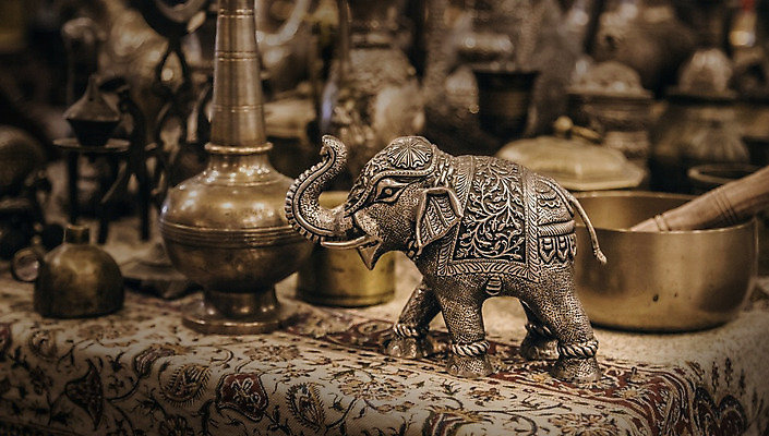 포토 JPG 해외이미지 동물 모델 전통 디자인 아시아 문화 야생동물 조각 패턴 불교 포유류 아프리카 자연 코끼리 동물원 미술 사람 사람없음 옆모습 장식 컬러풀 장난감 조각상 갈색 금속 침묵 미니어처 피규어 수확 골동품 황금 은색 인도인 심볼 오브젝트 싱글 기념품 청동 목각 수공예 해외202004 해외포토 외국인 나라 종교 뷰포인트 컬러 무늬 농업 재질 문화예술 동양인 조형물 모형 소리 공예 생태계 파일형식 이미지허브