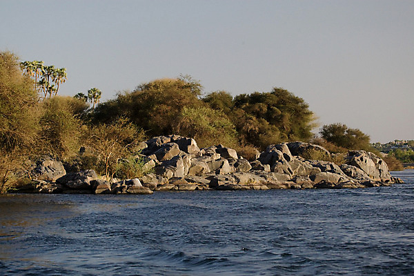 포토 JPG 해외이미지 모래 여행 요트 아프리카 자연 휴가 항해 이집트 풍경 사람없음 야외 물 여름 파란색 관광지 강 햇빛 반사 맑음 사막 바위 강가 이국적 해외202004 해외포토 자연요소 계절 나라 컬러 배_교통 날씨 태양 돌_바위 생태계 파일형식 이미지허브