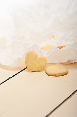 포토 JPG 해외이미지 디저트 사람없음 쿠키 하트 포장지 베이지색 종이호일 해외202004 해외포토 모양 음식 컬러 포장 파일형식 이미지허브