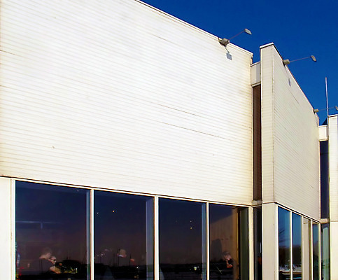 포토 JPG 해외이미지 외관 벽 하늘 핀란드 사람 앉기 사람없음 건물 파란색 식당 카페 흰색 헬싱키 해외202004 해외포토 건축물 컬러 모션 북유럽 상점 파일형식 이미지허브