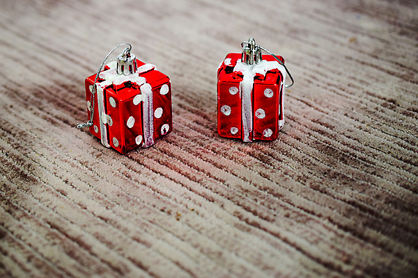 포토 JPG 해외이미지 나무 리본 크리스마스 휴가 새해 선물 사람없음 장식 빨간색 초록색 상자 컬러풀 놀람 게임 흰색 축하 신용카드 생일 도박 12월 카지노 주사위 활 기회 포커 고립 해외202004 해외포토 식물 기념일 감정 컬러 컨셉 놀이 표정 금융 트럼프 날짜 파일형식 이미지허브