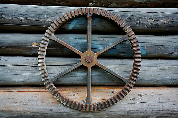 포토 JPG 해외이미지 날씨 사람없음 목재 농장 기계 골동품 도구 바퀴 부식 톱니바퀴 통나무 외양간 실행 옛날 해외202004 해외포토 나무 농업 재료 파일형식 이미지허브