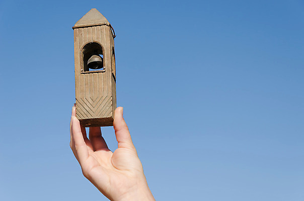 포토 JPG 해외이미지 모델 전통 손 여자 종교 문화 백그라운드 건축양식 하늘 주택 사람없음 야외 건물 목재 장식 파란색 장난감 탑 미니어처 수확 골동품 종 시골 잡기 중세 역사 작음 복고 타운 첨탑 종탑 넘어짐 옛날 해외202004 해외포토 나무 건축물 건축 컬러 농업 재료 모션 사람 신체부위 모형 도시 크기 파일형식 이미지허브