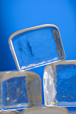 포토 JPG 해외이미지 음료 사람없음 물 반사 얼음 젖음 흐름 추위 투명 시원함 큐브 상쾌 정사각형 고립 고체 해외202004 해외포토 자연요소 도형 감정 컨셉 파일형식 이미지허브