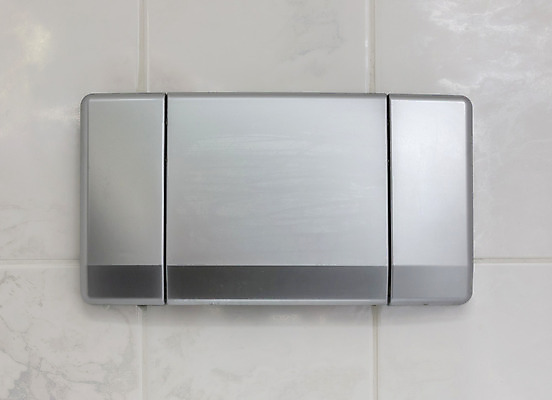 포토 JPG 해외이미지 디자인 벽 흑백 손잡이 사람없음 물 빛 반사 회색 욕실 매트 흰색 절약 쌍 위생 화장실 눈금 정사각형 심플 언론 변기 변기통 해외202004 해외포토 자연요소 도형 컬러 컨셉 촬영기법 파일형식 이미지허브