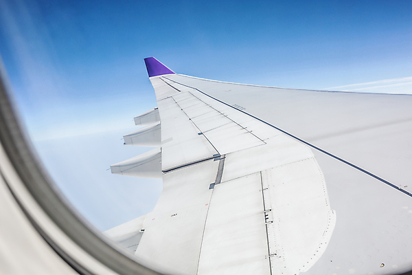 포토 JPG 해외이미지 구름 여행 백그라운드 날개 비즈니스 창문 교통시설 유리 하늘 휴가 비행기 안테나 사람없음 파란색 우주 흰색 분위기 항공 속도 제트기 대패 수평선 해외202004 해외포토 자연요소 컬러 교통 컨셉 통신 항공교통 재질 대중교통 시설 파일형식 이미지허브