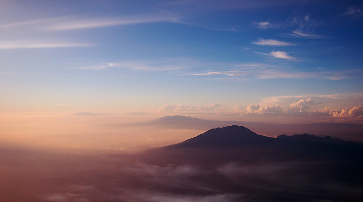 포토 JPG 해외이미지 구름 여행 백그라운드 자연 하늘 날씨 풍경 사람없음 야외 여름 파란색 맑음 흰색 내추럴 수평선 해외202004 해외포토 자연요소 계절 컬러 생태계 파일형식 이미지허브