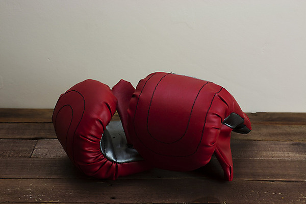 포토 JPG 해외이미지 벽 스포츠 장갑 백그라운드 컨셉 다이어트 건강 사람없음 빨간색 상자 운동 경쟁 권투 장비 흰색 반지 쌍 보호 가죽 오브젝트 싸움 해외202004 해외포토 잡화 컬러 장신구 모션 격투기 파일형식 이미지허브