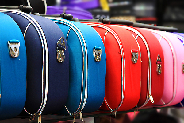 포토 JPG 해외이미지 분홍색 여행 포장 휴가 휴식 손잡이 사람없음 빨간색 여름 파란색 컬러풀 갈색 노란색 여행가방 오픈 닫기 가죽 복고 줄서기 많음 해외202004 해외포토 계절 컬러 컨셉 가방 모션 파일형식 이미지허브