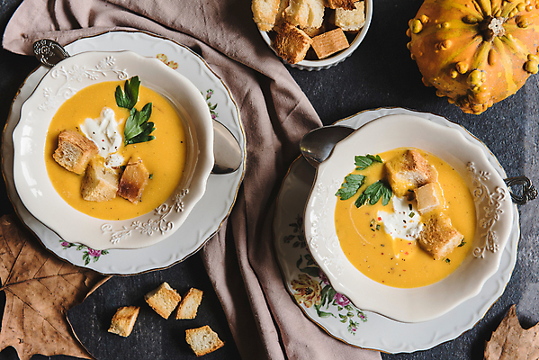 포토 JPG 해외이미지 전통 접시 계절 음식 잎 겨울 다이어트 채소 오렌지 재료 호박 파슬리 건강 마늘 사람없음 노란색 숟가락 식사 저녁식사 할로윈 가을 시골 뜨거움 맛 수프 크림 추수감사절 건강식 채식주의자 핸드메이드 디톡스 해외202004 해외포토 식물 식기 기독교 컬러 컨셉 과일 수저 채식 파일형식 이미지허브