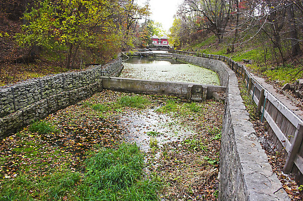포토 JPG 해외이미지 나무 계절 호수 잎 오렌지 자연 휴식 주택 따뜻함 사람없음 건물 빨간색 물 빛 반사 노란색 정원 가을 연못 해외202004 해외포토 자연요소 식물 건축물 컬러 컨셉 과일 생태계 파일형식 이미지허브