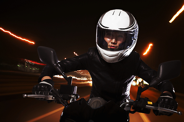 포토 JPG 해외이미지 여자 도로 교통수단 여행 가로등 교통시설 모션 거리 한명 안전 앉기 상반신 20대 야외 아웃포커스 가로 컬러풀 중국 오토바이 보호 승차 야간 헬멧 가죽 디지털합성 속도 보안 베이징 시티라이프 빛망울 카피스페이스 해외202004 해외포토 자연요소 1 라이프스타일 공공시설 아시아 길 컬러 교통 컨셉 촬영기법 사람 청년 빛 바이크 공백 보호장비 시설 파일형식 이미지허브