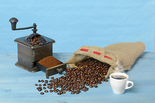 포토 JPG 해외이미지 식물 편집 전통 문화 커피 음료 가방 재료 탁자 아침 콩 손잡이 사람없음 목재 컵 갈색 주방 검은색 어둠 카페 수확 골동품 기구 공구 나사 뜨거움 굽기 삼베 국자 준비 복고 향기 자루 그라인더 내추럴 방앗간 모카 옛날 카페인 카피스페이스 해외202004 해외포토 주간 나무 식기 잡화 컬러 가구 농업 주방용품 곡류 상점 공백 도구 구이 냄새 커피용품 파일형식 천_직물 이미지허브