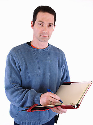 포토 JPG 해외이미지 백인 남자 결혼 비즈니스 노동자 한명 사람 성인 파란색 펜 공책 흰색 기록 반지 작업 스웨터 보고서 바인더 감독관 고립 해외202004 해외포토 서양인 직업 1 컬러 상의 장신구 문구용품 이벤트 필기구 사무용품 파일형식 이미지허브