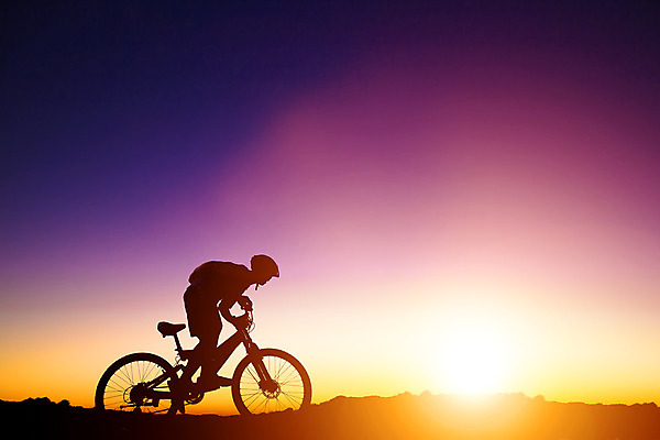 포토 JPG 해외이미지 구름 직업 라이프스타일 계절 실루엣 도로 스포츠 여행 포즈 백그라운드 가방 자연 하늘 휴식 산 건강 한명 사람 동양인 풍경 야외 여름 운동 햇빛 일출 자전거 일몰 바퀴 언덕 순환 팩 바이킹 산악자전거 해외202004 해외포토 자연요소 1 잡화 길 컨셉 교통시설 모션 촬영기법 인종 생활 태양 노을 바이크 화장품 생태계 파일형식 이미지허브