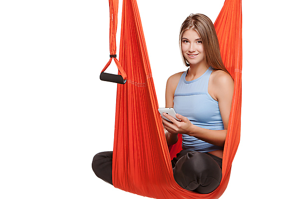 포토 JPG 해외이미지 전신 백인 라이프스타일 응시 여자 실내 매달리기 건강 한명 들기 앉기 성인 앞모습 스마트폰 요가자세 흰배경 요가복 플라잉요가 성인여자한명만 요가해먹 해외202004 해외포토 서양인 1 시선 뷰포인트 포즈 백그라운드 요가 모션 사람 내부 생활 핸드폰 스마트기기 운동복 흰색 여자한명만 성인여자만 파일형식 이미지허브