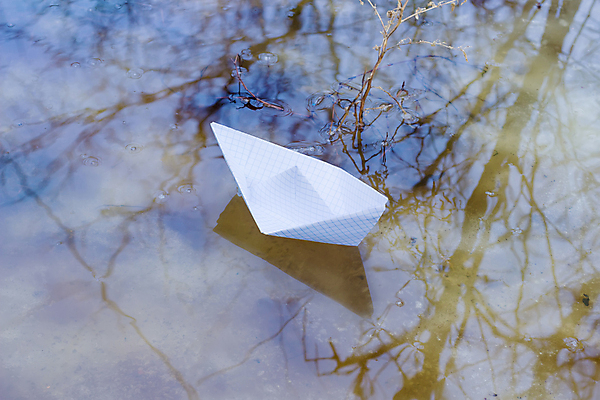 포토 JPG 해외이미지 계절 종이 파도 요트 바람 날씨 사람없음 물 장난감 반사 얼음 봄 보트 당구 종이접기 웅덩이 시트 접기 해외202004 해외포토 자연요소 바다 배_교통 모션 구기 파일형식 이미지허브