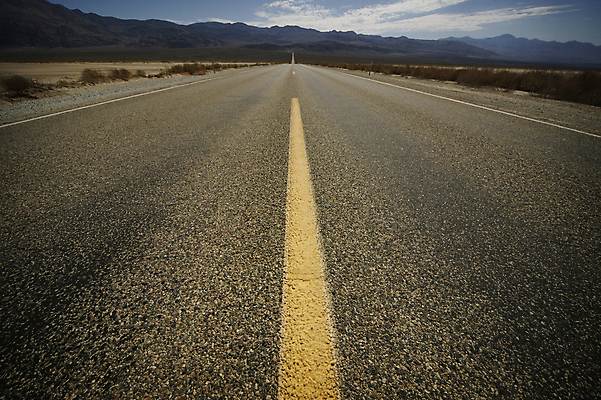포토 JPG 해외이미지 도로 선 여행 교통시설 모션 하늘 휴가 거리 풍경 사람없음 야외 파란색 노란색 운전 자유 시골 오픈 고속도로 아스팔트 방향 속도 수평선 해외202004 해외포토 길 컬러 교통 컨셉 시설 파일형식 이미지허브