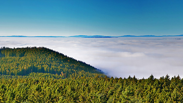 포토 JPG 해외이미지 나무 구름 유럽 여행 백그라운드 겨울 자연 하늘 산 풍경 사람없음 파란색 빛 계곡 흰색 체코 공화국 뿌연 해외202004 해외포토 자연요소 식물 계절 나라 컬러 생태계 파일형식 이미지허브