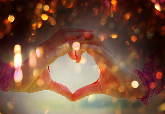 포토 JPG 해외이미지 모양 손 행복 결혼 백그라운드 컨셉 가족 자연 추상 휴가 발렌타인데이 사랑 사람 풍경 성인 사람없음 여름 빛 글로벌 태양 일출 일몰 하트 고독 심볼 사인 해외202004 해외포토 자연요소 계절 감정 무늬 관계 데이이벤트 이벤트 신체부위 노을 생태계 파일형식 이미지허브