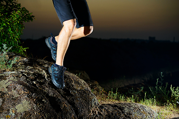 포토 JPG 해외이미지 라이프스타일 공원 남자 아침 산 건강 한명 사람 성인 야외 달리기 조깅 운동 연습 성인남자한명만 해외202004 해외포토 주간 1 공공시설 모션 생활 남자한명만 성인남자만 파일형식 이미지허브