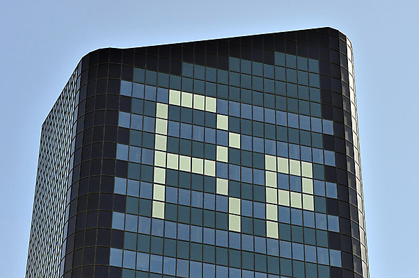 포토 JPG 해외이미지 컨셉 돈 비즈니스 유리 하늘 부동산 조명 사람없음 야외 건물 빛 사무실 달러 힘 에너지 재산 투자 낭비 대여 렌탈 비용 해외202004 해외포토 건축물 재질 금융 경제 파일형식 이미지허브