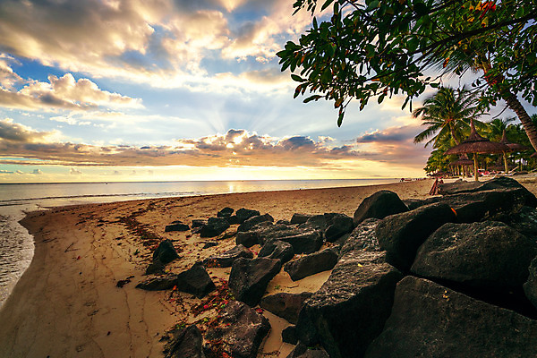 포토 JPG 해외이미지 구름 계절 바다 섬 여행 자연 하늘 날씨 휴가 휴식 사람 풍경 사람없음 목재 물 여름 햇빛 태양 일출 일몰 바위 인도인 양산 모리셔스 이국적 파라다이스 수평선 해외202004 해외포토 자연요소 외국인 나무 컨셉 재료 동양인 노을 돌_바위 생태계 파일형식 이미지허브