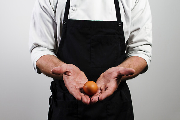 포토 JPG 해외이미지 백인 직업 1 손 남자 행복 음식 유니폼 건강 요리 사람 성인 사람없음 주방 식당 계란 요리사 식사 저녁식사 흰색 잡기 업무 서비스 레시피 해외202004 해외포토 서양인 옷 감정 컬러 모션 신체부위 상점 알 작업 파일형식 이미지허브