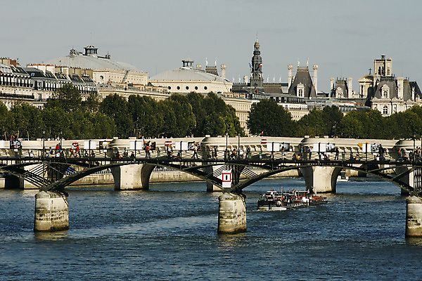 포토 JPG 해외이미지 공원 유럽 여행 하늘 휴가 사람없음 건물 강 탑 프랑스 가을 도시 개울 역사 심볼 방문 프랑스어 랜드마크 파리(프랑스) 해외202004 해외포토 문자 건축물 계절 공공시설 나라 파일형식 이미지허브