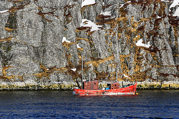 포토 JPG 해외이미지 바다 여행 낚시 항해 이끼 풍경 사람없음 목재 빨간색 물 항구 추위 보트 고독 북극 북쪽 돛대 그린란드 옛날 해외202004 해외포토 자연요소 나무 감정 컬러 섬 배_교통 재료 교통시설 레저 덴마크 극지방 방향 파일형식 이미지허브