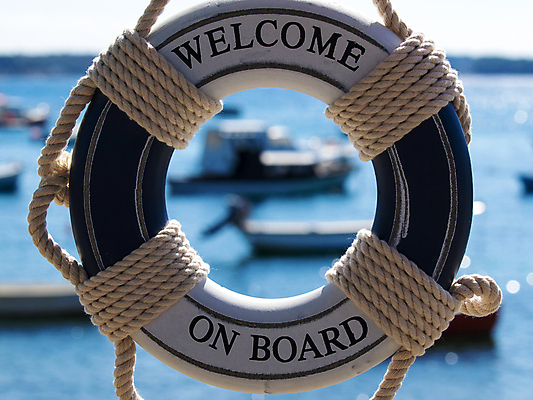 포토 JPG 해외이미지 구름 선 밧줄 바다 여행 백그라운드 오렌지 하늘 항해 경비 안전 사람없음 빨간색 물 파란색 빛 수영 장비 벨트 흰색 긴급 반지 만 도움 보트 구출 보호 크루즈 오브젝트 싱크대 보안 보험 sos 안전요원 조난 헬프 해외202004 해외포토 자연요소 잡화 줄 컬러 컨셉 배_교통 과일 장신구 수상스포츠 개수대 구조요청 파일형식 이미지허브