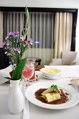 포토 JPG 해외이미지 음식 여행 비즈니스 호텔 사람없음 물 식사 주스 이탈리아 침실 방 침대 고급 서비스 크레이프 해외202004 해외포토 자연요소 유럽 음료 가구 컨셉 숙소 디저트 파일형식 이미지허브