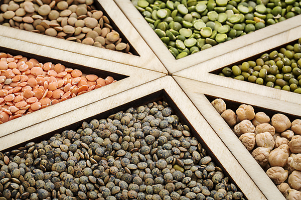 포토 JPG 해외이미지 식물 콩 곡류 실내 근접촬영 사람없음 나무상자 건강식 렌즈콩 병아리콩 해외202004 해외포토 음식 뷰포인트 내부 상자 파일형식 이미지허브