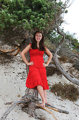 포토 JPG 해외이미지 드레스 행복 모래 여행 자연 휴가 휴식 한명 미소 여름 유행 기쁨 해외202004 해외포토 1 옷 계절 감정 컨셉 표정 사람 생태계 파일형식 이미지허브