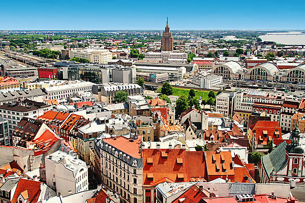 포토 JPG 해외이미지 건축양식 하늘 지붕 안테나 파노라마 사람없음 건물 여름 교회 맑음 도시 센터 타운 스카이라인 라트비아 리가 옛날 올드타운 해외202004 해외포토 건축물 계절 건축 통신 종교건축 날씨 촬영기법 북유럽 파일형식 이미지허브