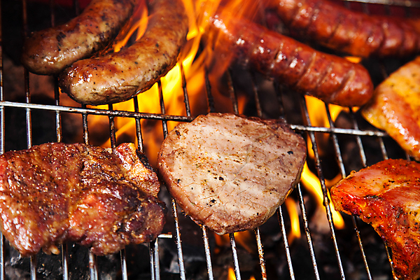 포토 JPG 해외이미지 주간 육류 요리 근접촬영 사람없음 야외 파티 정원 연기 그릴 바비큐 굽기 소시지구이 해외202004 해외포토 자연요소 음식 뷰포인트 식재료 주방용품 이벤트 소시지 구이 파일형식 이미지허브