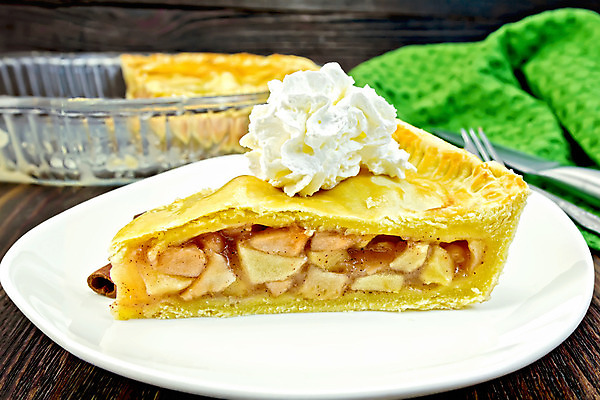 포토 JPG 해외이미지 접시 음식 조각 포크 과일 부분 유리 탁자 디저트 실내 건강 사람없음 목재 가로 수건 케이크 추위 대접 신선 달콤 사과 설탕 자르기 굽기 향신료 상쾌 냅킨 추수감사절 스터핑 시나몬 타르트 페스츄리 핸드메이드 휘핑크림 해외202004 해외포토 나무 식기 감정 기독교 빵 가구 재료 모션 재질 내부 위생용품 맛 구이 크림 파이_빵 향미료 휘핑 파일형식 이미지허브